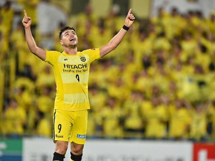 「柏のブラジル人」はいつも当たる。走って打つCF、クリスティアーノ。<Number Web> photograph by J.LEAGUE PHOTOS