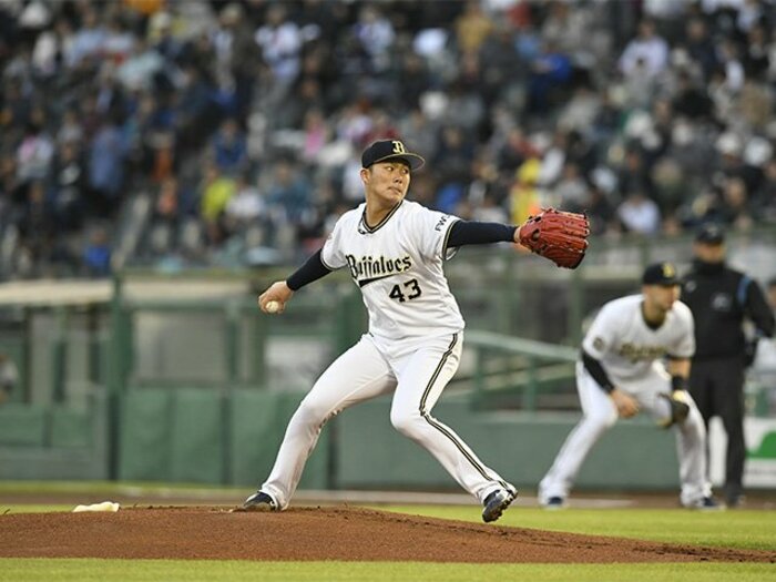 金子弌大が認め、山本由伸は憧れ。神戸で実現したオリ新旧エース対決。＜Number Web＞ photograph by Kyodo News