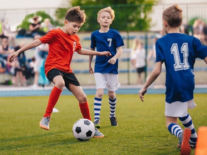 ミスをした小学生がチームメイトに“土下座”… 日本スポーツ界にはびこる欧米ではあり得ない「支配」という光景<Number Web> photograph by Getty Images