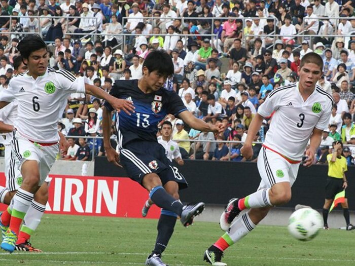 U-16代表が目指す“長友佑都イズム”。小さくても世界と戦う方法を考える。＜Number Web＞ photograph by Takahito Ando