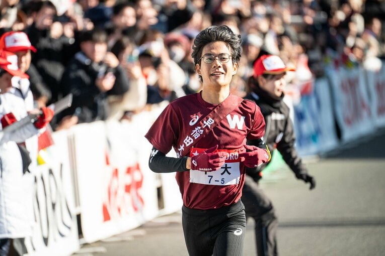 「真実はいつもひとつ！」例のポーズでゴールテープを切った工藤　©Nanae Suzuki