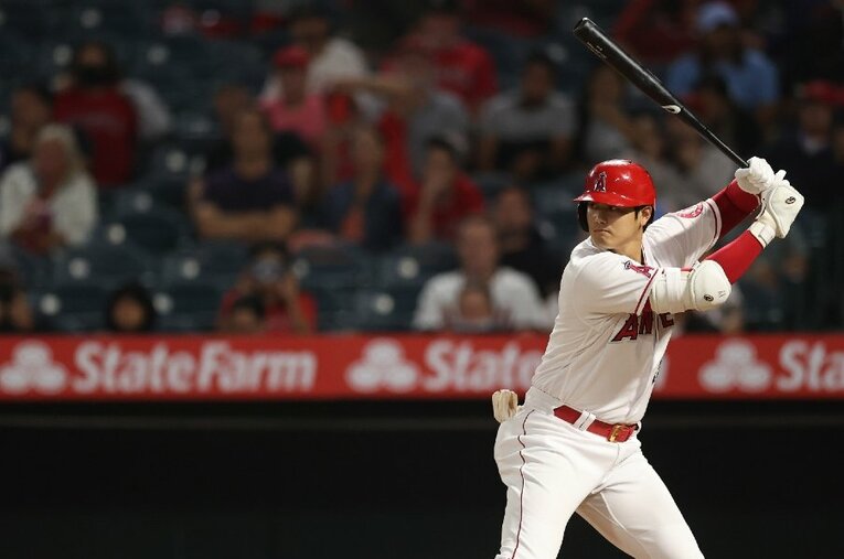 大谷翔平の「レフト方向の飛距離」を高く評価した岩隈久志。菊池雄星との対戦を例に出しながら、その凄さを語った ／ photograph by Getty Images