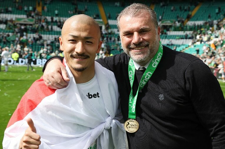 昨季セルティックで途中加入ながら16試合で6ゴール、優勝に貢献し完全移籍を勝ち取った前田大然（24歳）。その加入はポステコグルー監督が熱望したものだった ／ photograph by AFLO