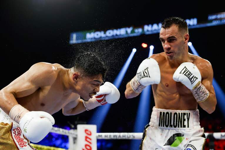 中谷vsモロニ―　©JIJI PRESS