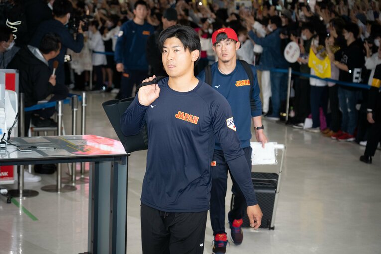 スーツケースを持たないミニマリスト・今永昇太　©Shiro Miyake