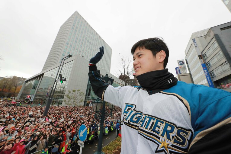 10年ぶりの日本一に輝き、優勝パレードに参加した大谷（球団提供）©JIJI PRESS