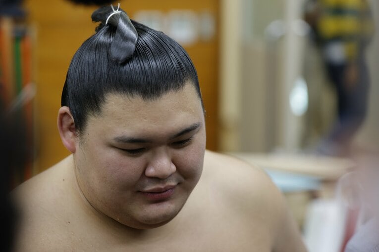 13連勝で優勝と横綱昇進を決め、支度部屋で報道陣の取材に応じる　©Kiichi Matsumoto/JMPA