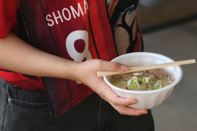 「う、うまい…」絶品ハラミメシに半端ないカツカレー、至高のハム焼き…超充実“カシマのスタジアムグルメ”を本気で食べ歩いてみた(32)