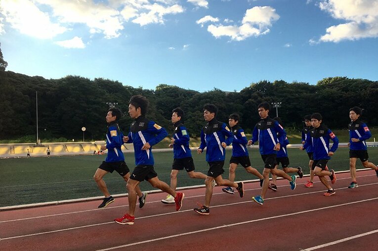 慶應大が箱根駅伝に出場すると、実に24年ぶりとなる。知名度、資金力は有数なだけに、伸びしろは大きい。 ／ photograph by Sports Graphic Number