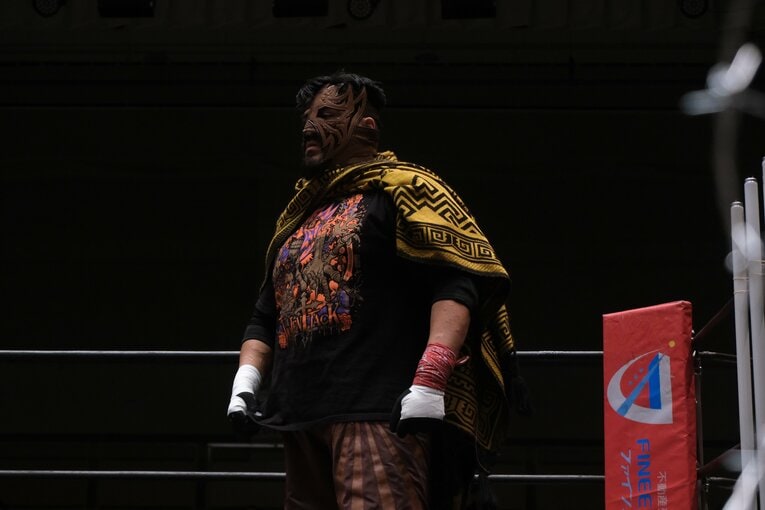 蛍光灯で殴り合い、大流血して…メキシコ人デスマッチファイター「もっと日本にいたい」ビオレント・ジャックの切実な思い「外国人がって…でも、ここがオレの家」(72)