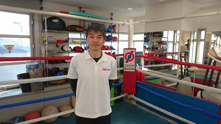 元WBA世界スーパーフライ級王者の飯田覚士氏。今回の井上vs.タパレスを徹底解説してもらった　©︎Toshio Ninomiya