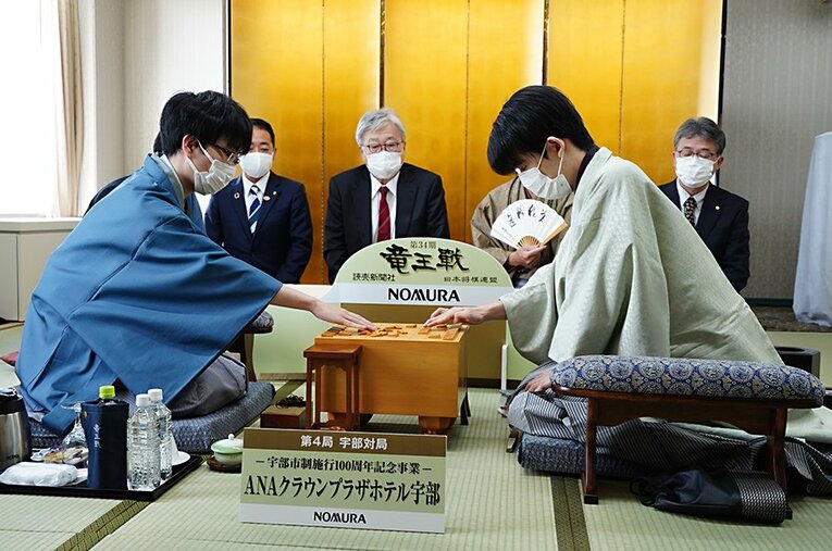 藤井聡太四冠が栄光を掴んだ竜王戦は優勝賞金が4400万円だ ／ photograph by 日本将棋連盟