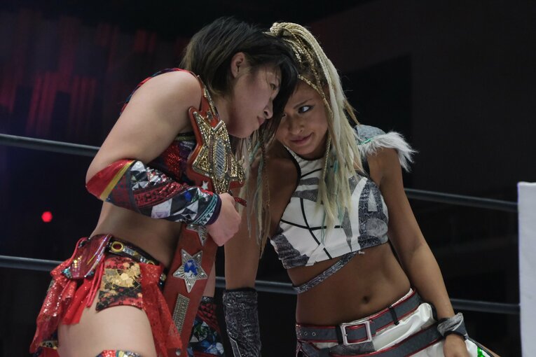 朱里とジュリア、“赤いベルト”戦を前にタッグ解散…スターダムを大きく変える「容赦なし」の対決とドンナ・デル・モンド結成秘話(27)