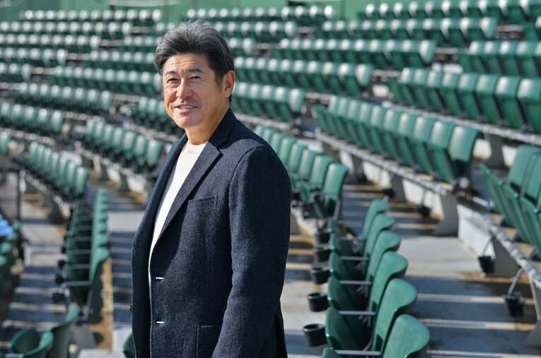 世間からはジャイアンツ若手を“猛練習”で鍛え上げることを期待されている石井琢朗二軍監督だが、単なるスパルタ指導をするつもりはないという ／ photograph by Hideki Sugiyama