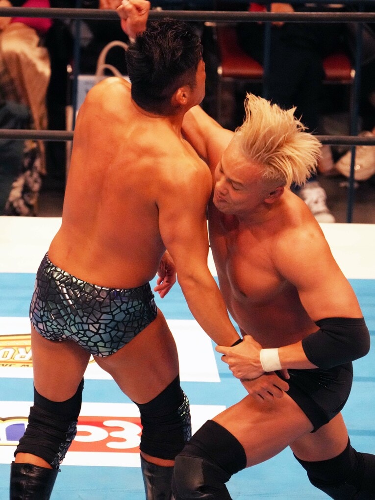 4月8日、両国国技館。オカダ・カズチカ対SANADA