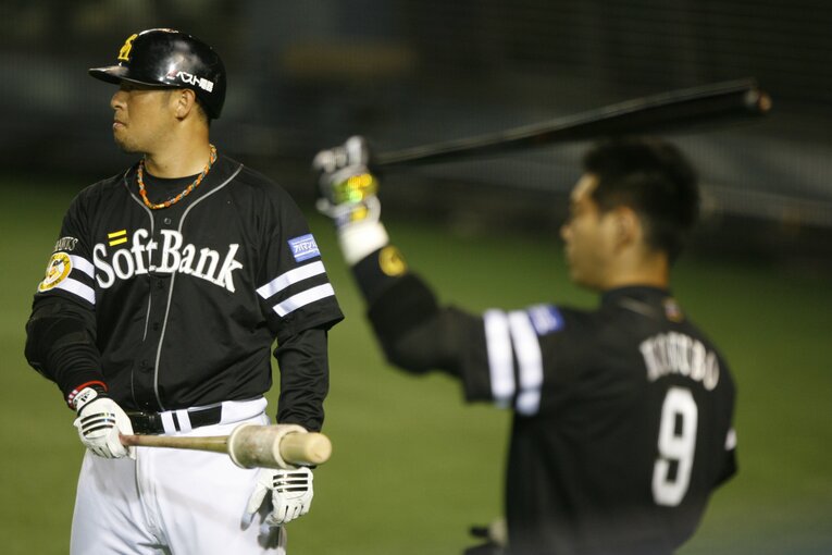 松中（左）、小久保（右）ら年上の強打者の猛練習が多村に刺激を与えた　©Naoya Sanuki