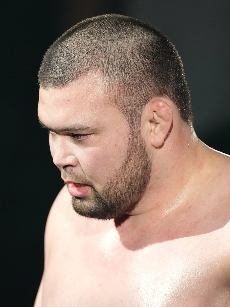 丸刈りのウルフアロン。この潔さがファンの心をつかんだ　©Essei Hara