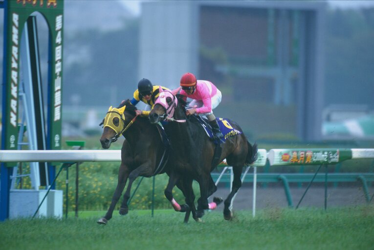 皐月賞で初重賞制覇を果たした、ネオユニヴァースとデムーロ騎手　©Keiji Ishikawa