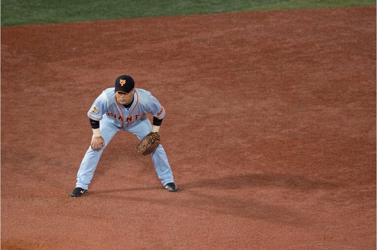 三塁の守備位置につく村田　©Nanae Suzuki