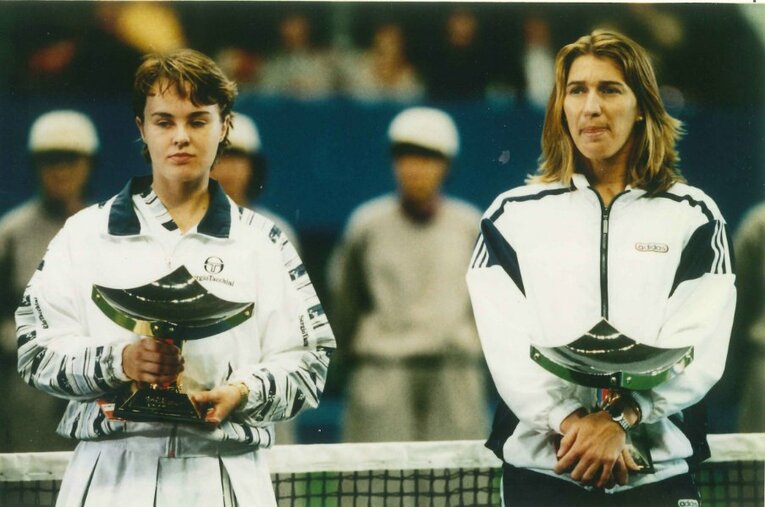99年の東レでグラフを下し、初優勝を果たしたヒンギス。本日9月30日は41回目の誕生日だ ／ photograph by Getty Images