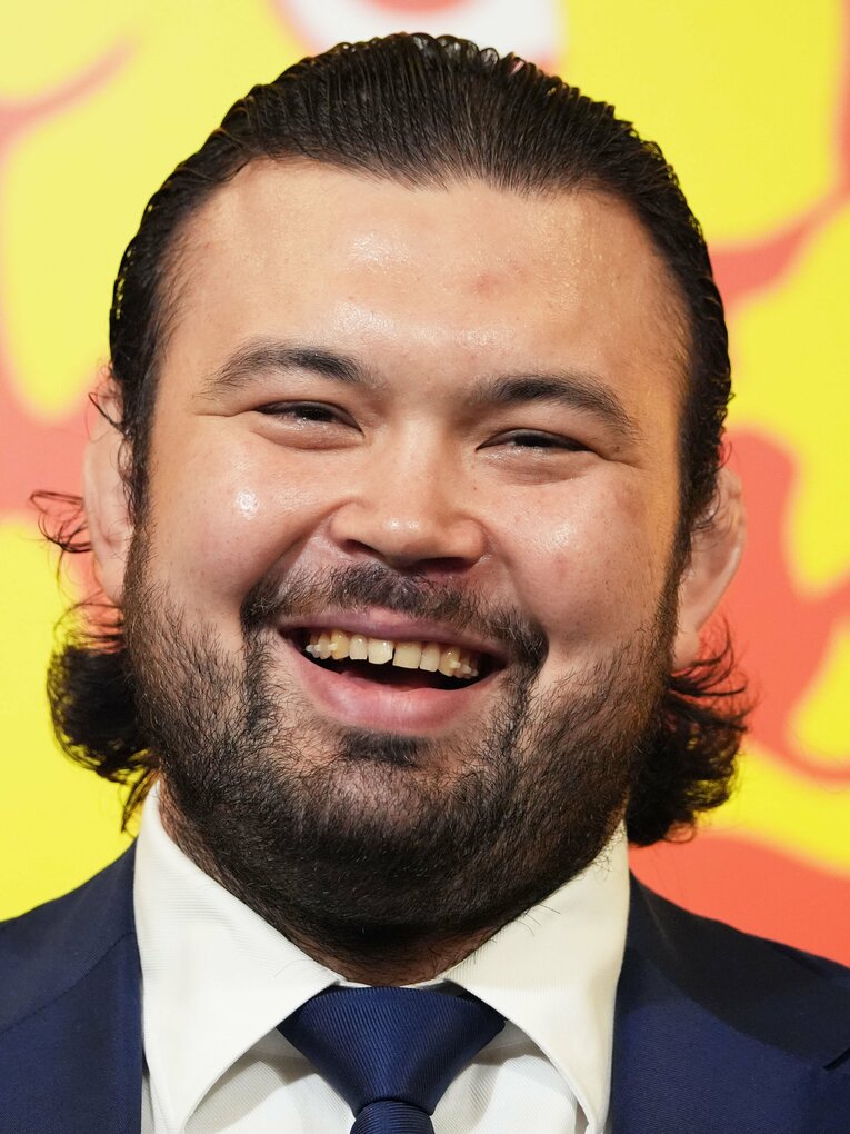 笑顔のウルフアロン　©Essei Hara