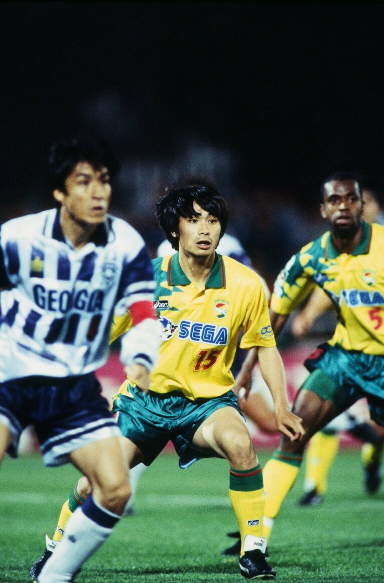 1996年6月1日、ナビスコカップのグループステージ第1節の対アビスパ福岡戦。87分から出場した森崎。これが2年間で唯一の出場機会となった　©J.LEAGUE