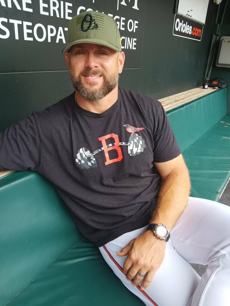 インタビューに応じたホルト投手コーチ ©Shoko Mizutsugi