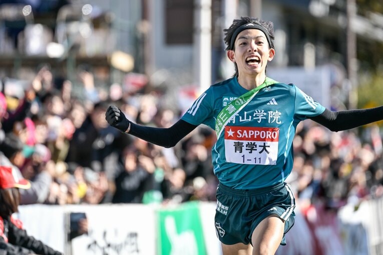 【黒田朝日レア写真】往路優勝でニコニコ（4年時。写真は続きます）　©Nanae Suzuki