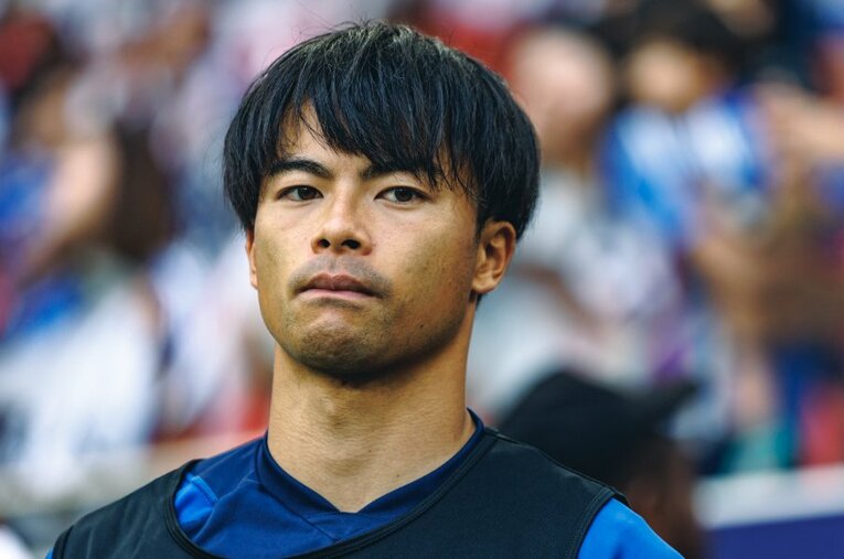 ラウンド16で待望のアジアカップ初出場を果たした三笘薫。復帰初戦から切れ味鋭いドリブルでバーレーンの守備陣を翻弄した ／ photograph by Kiichi Matsumoto