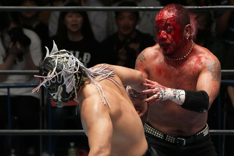 葛西純の顔面は血まみれに