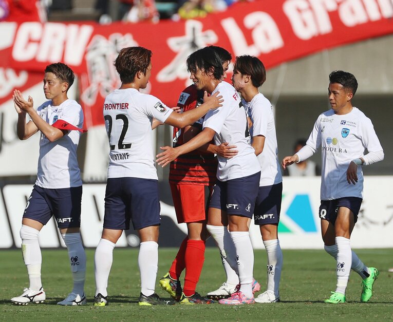 10月23日、現役ラストマッチとなった熊本戦にスタメン出場した中村俊輔。試合後には「やり尽くした感じで良かったです。また宜しくお願いします！」と佐熊にメッセージを送った　©︎JIJI PRESS