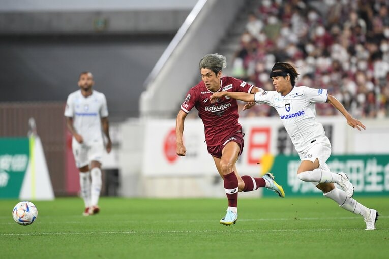 大迫勇也の“半端ないメンタル”が崖っぷちの神戸を蘇らせた…J1残留を争う激闘でカメラマンがとらえた決定的瞬間「PK蹴る気満々だ」(47)