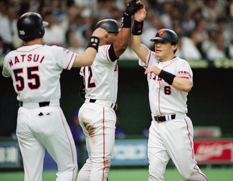 1953年生まれの落合と1974年生まれの松井。約20歳の歳の差がある“師弟関係”だった　©JIJI PRESS