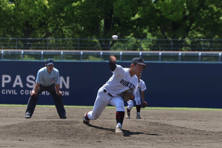 準決勝の大阪桐蔭戦では好リリーフを見せた背番号20の大鶴颯音　©Fumi Sawai
