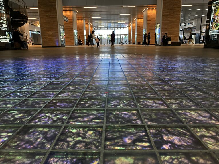 富山駅構内　©Tetsuichi Utsunomiya