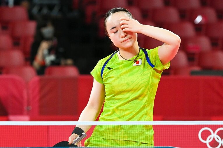 日本の卓球女子シングルスで史上初となるメダリストとなった伊藤美誠。だが、この快挙に笑顔はなかった ／ photograph by JMPA