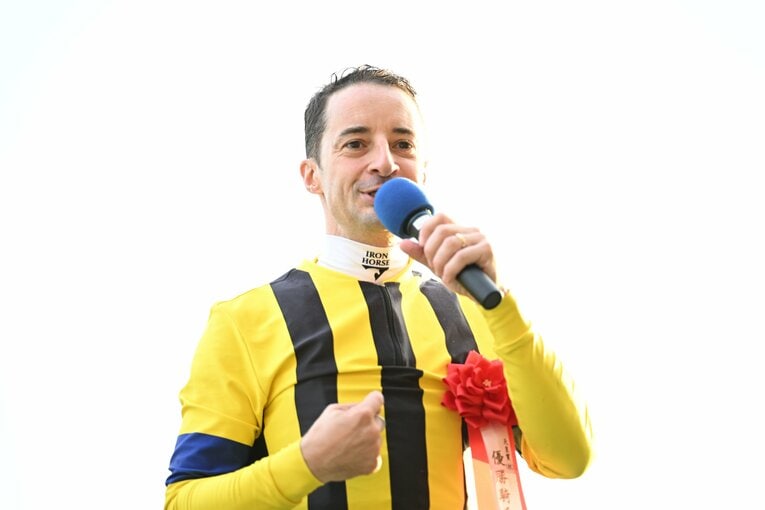 3週連続でGIを制したルメール　©Keiji Ishikawa