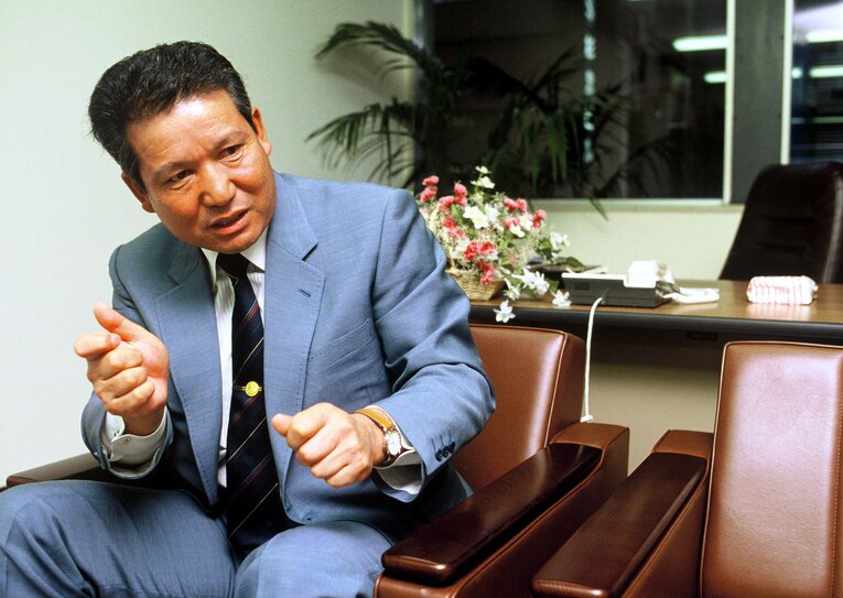 Numberの取材に答える原貢（1986年撮影）　©︎Toshihiko Iikubo