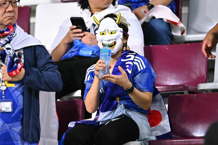 スペイン戦にあらわれた般若。その面の中から試合をどう見たのか　©Takuya Kaneko／JMPA