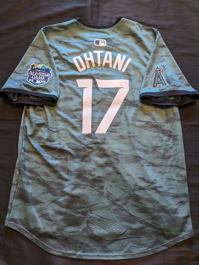 現地で購入した大谷翔平オールスターレプリカユニフォーム。レプリカも十分にカッコいい　©Aki