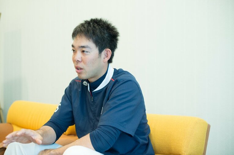 シーズン216安打を記録した翌年の2016年、インタビューに応えた秋山。高校時代について聞くと… ／ photograph by Nanae Suzuki
