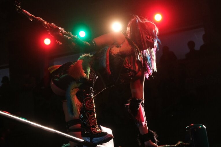 「スターダムをクビになって…」人気女子プロレスラーが初告白　ウナギ・サヤカ“超満員の自主興行”に密着して感じた「不思議な風格」(84)