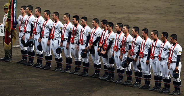 公立」「全員地元の子」で決勝へ。甲子園を駆け抜けた高松商の物語