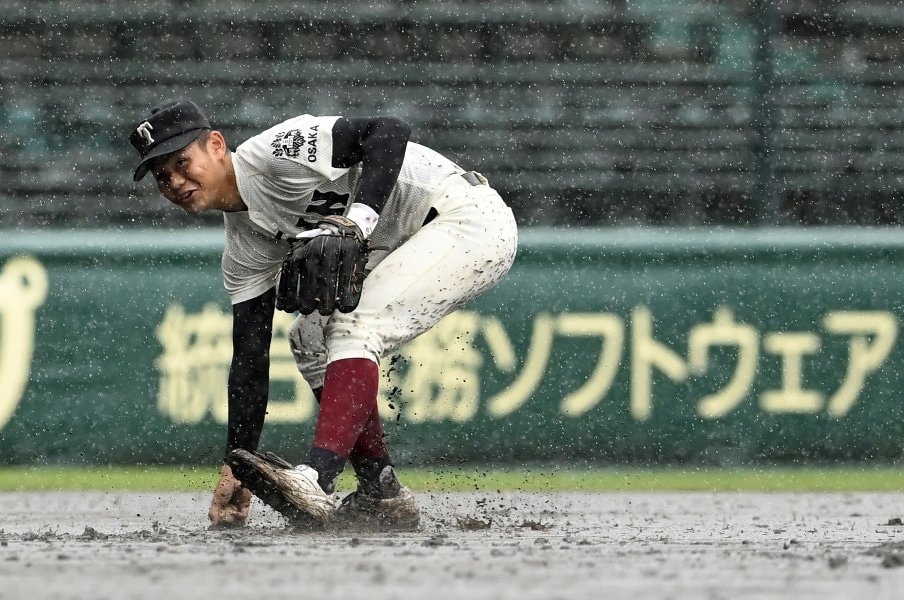 甲子園で物議 8回途中 降雨コールド決着 で良かったのか 敗れた東海大菅生監督は ルールなんで仕方ないです 高校野球 Number Web ナンバー