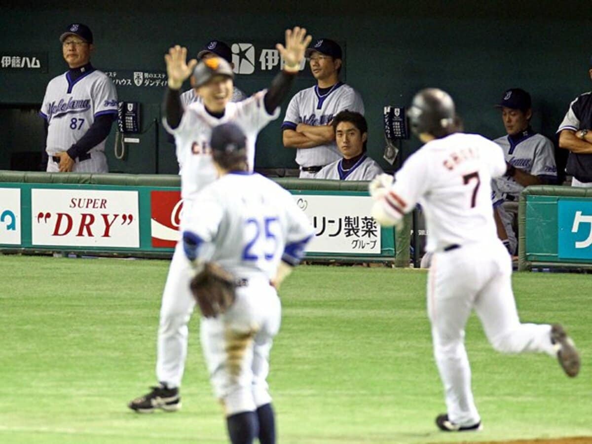横浜モバゲーベイスターズ誕生前夜 ファンの本音を聞いてみた プロ野球 Number Web ナンバー