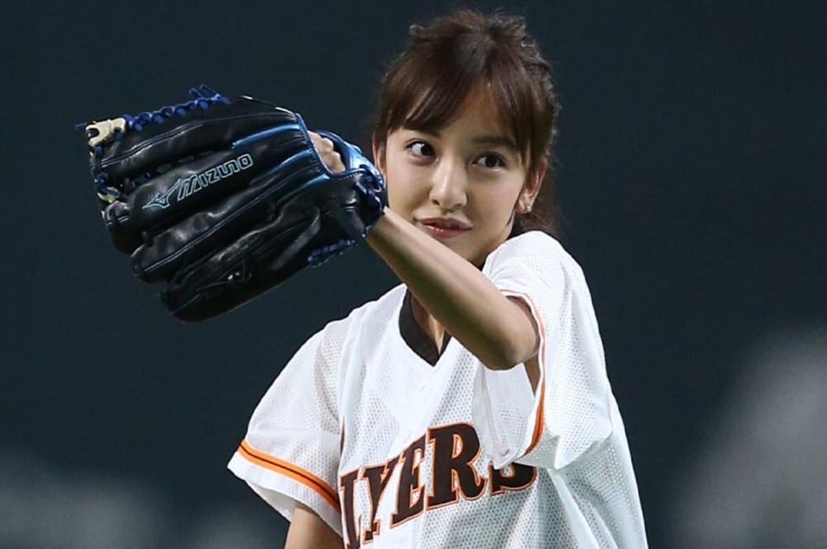 ヤクルト高橋奎二24歳と板野友美30歳 「AKBをやめたい」14歳でアイドル