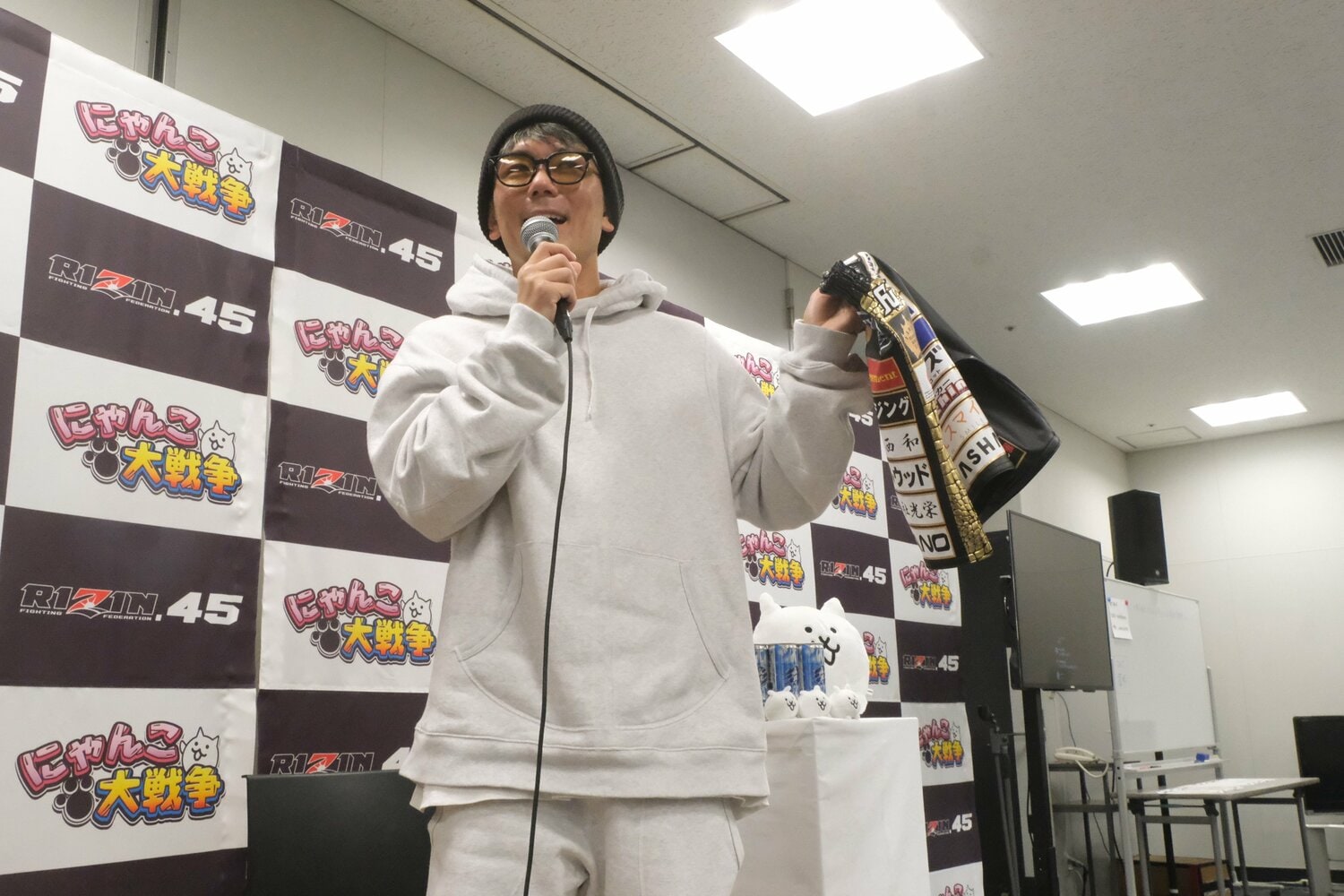 試合後のインタビュースペース。ゴキゲンに試合を振り返った皇治　©Norihiro Hashimoto