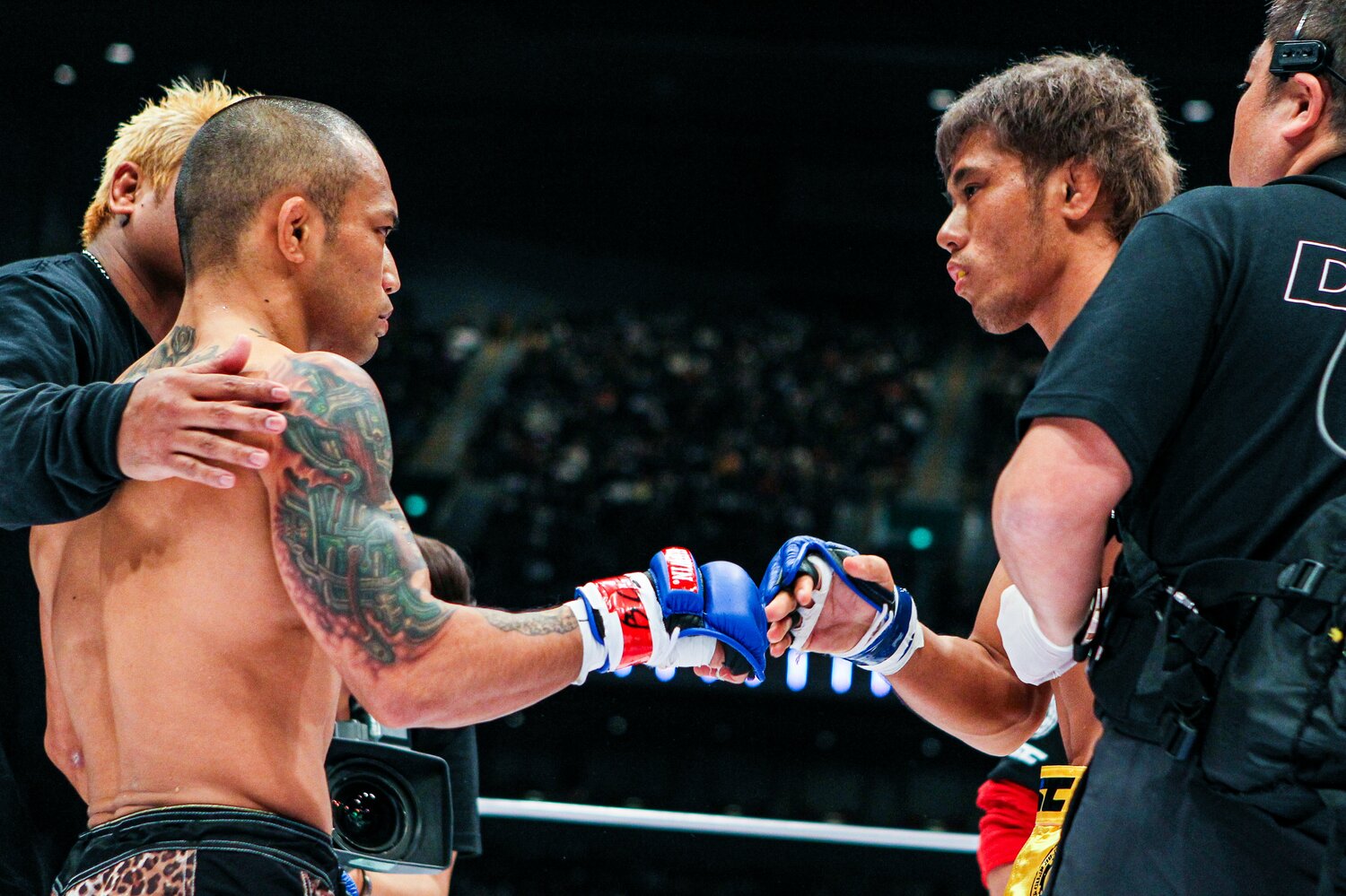 団体同士の対抗戦ということもあって、試合前は緊迫した空気が漂っていた　©Susumu Nagao