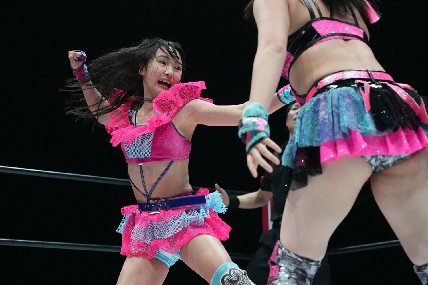 「ゴツッ！」という衝撃音が響いた美蘭のエルボー　©Essei Hara