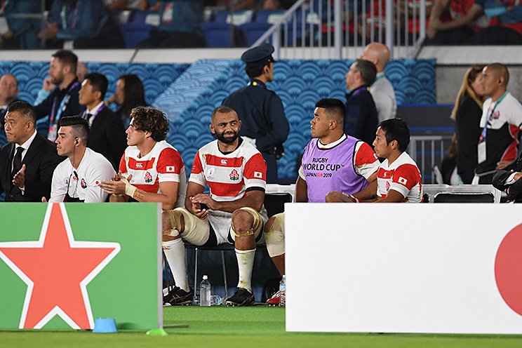 負傷交代し、ベンチから戦況を見守った具 ©Kazuhito Yamada/KAZ Photography